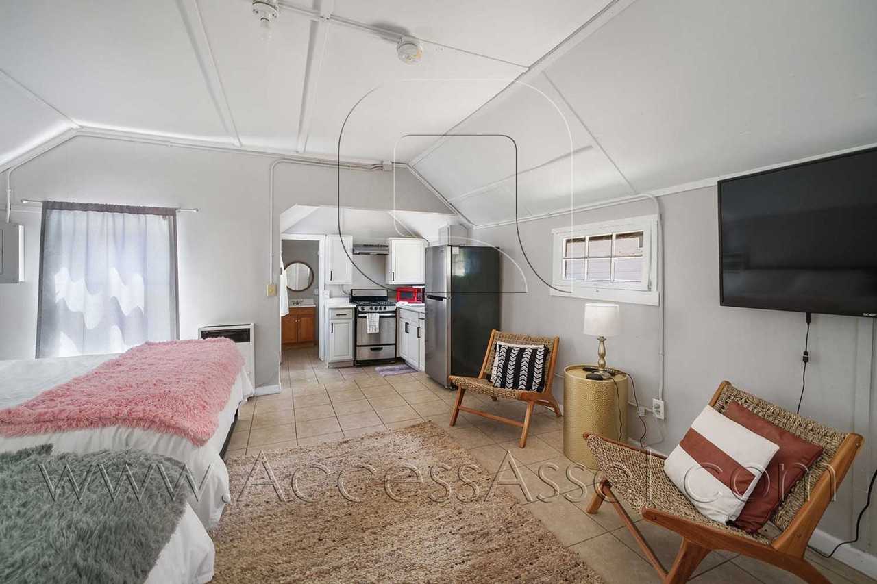 (*) Pines to Palms 59485 - Photo 2 of 37