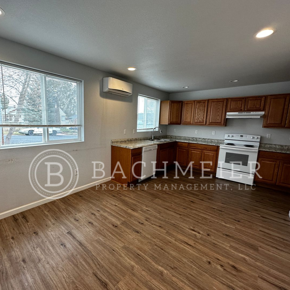 115 Nw 12th St - Photo 3 of 11