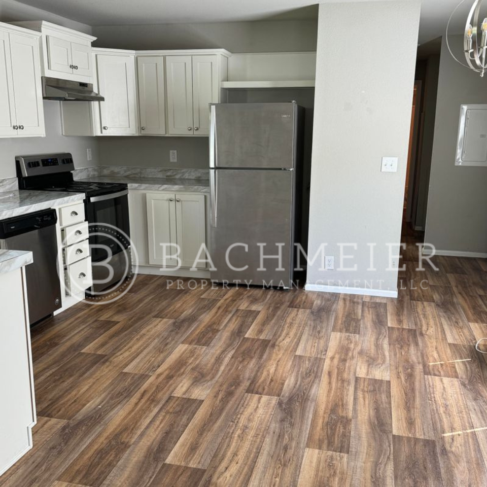 527 Sw 14th St - Photo 2 of 8