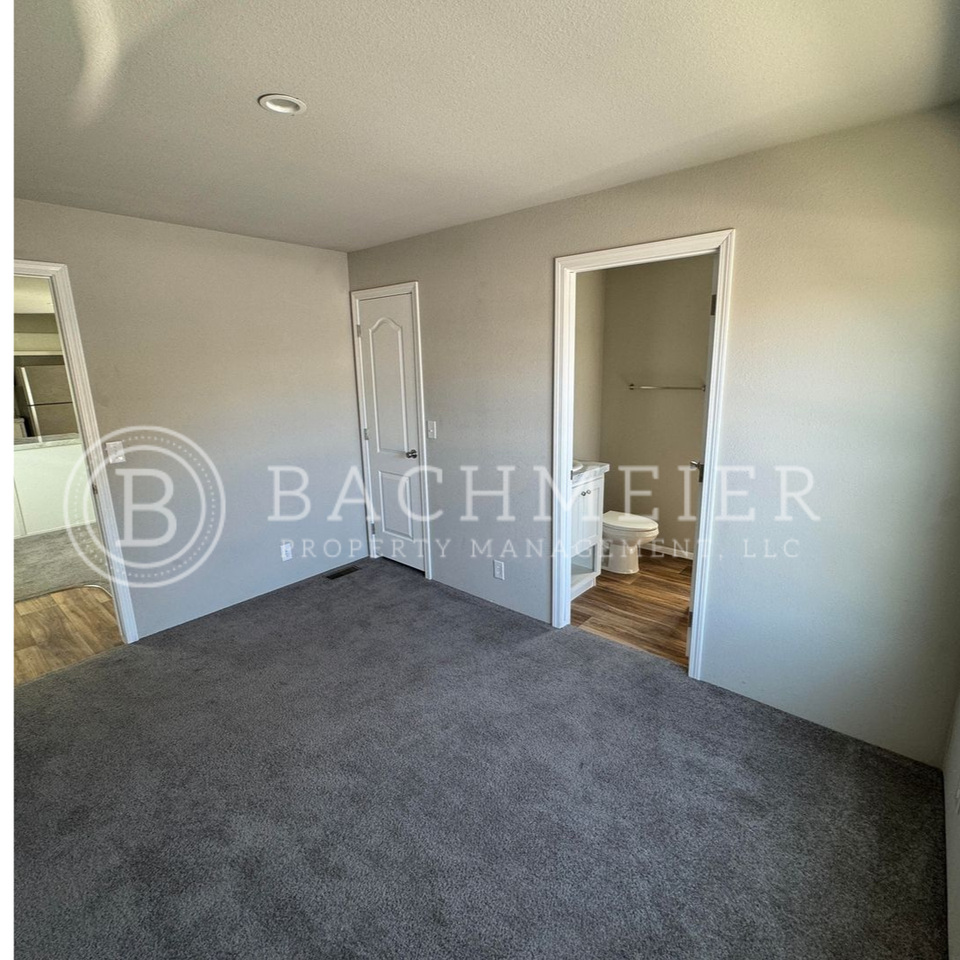 527 Sw 14th St - Photo 3 of 8