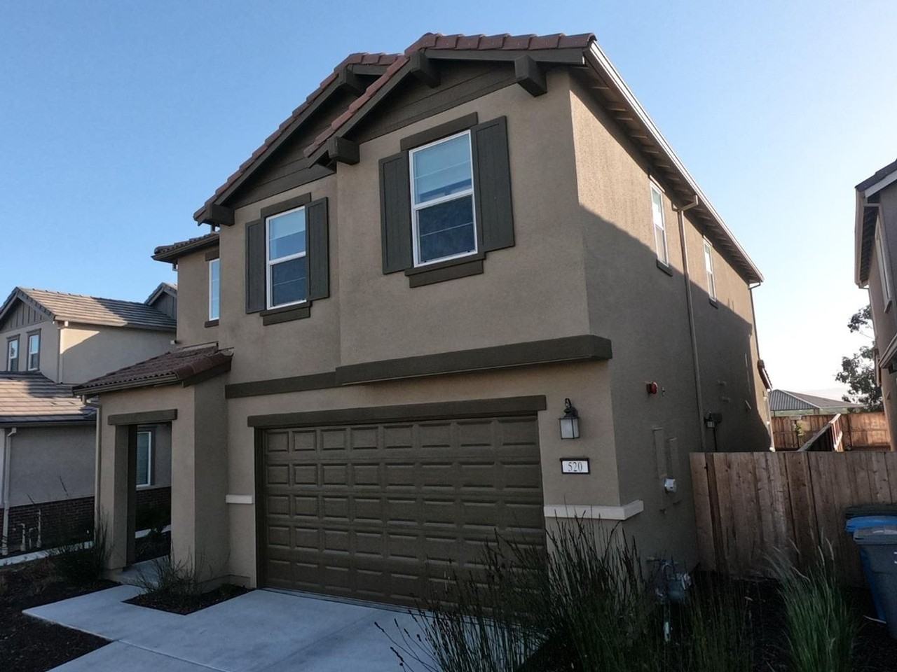 520 Tanoak St - Photo 3 of 20