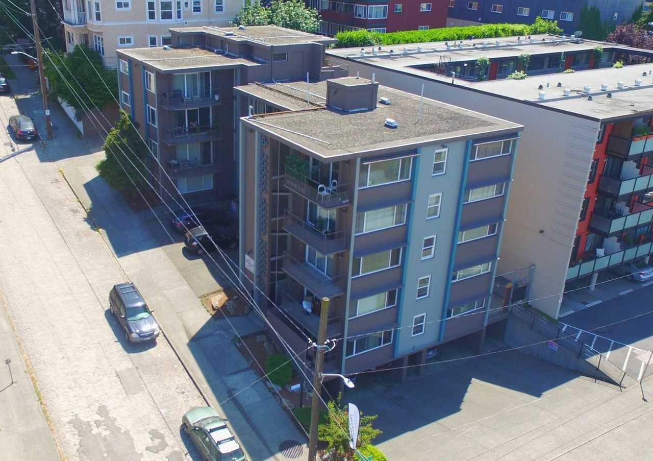 Clift House Apartments | Updated Homes Near Broadway and Light Rail - Photo 3 of 27