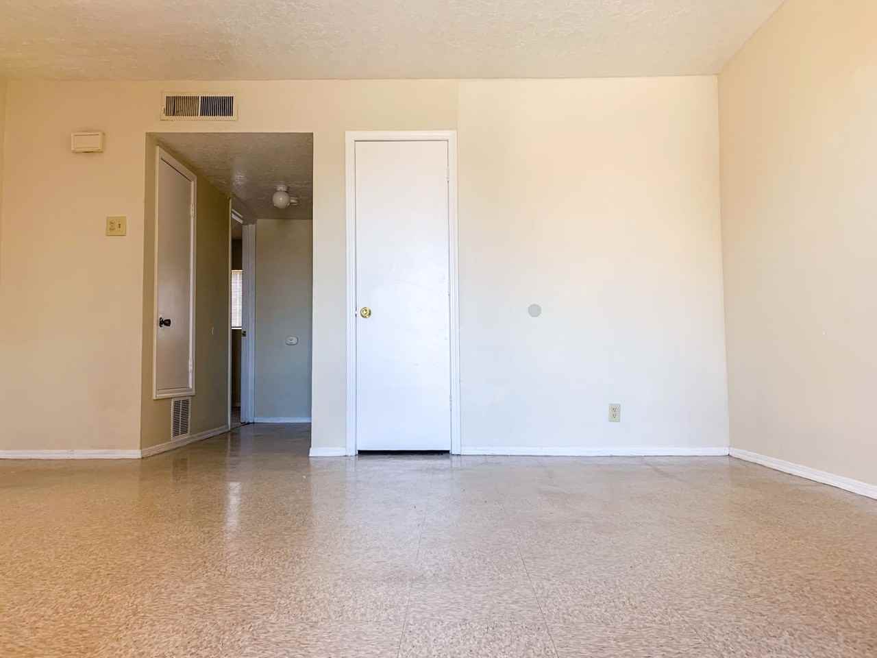 Spacious 2 Bedroom Apartment with On - Photo 3 of 35