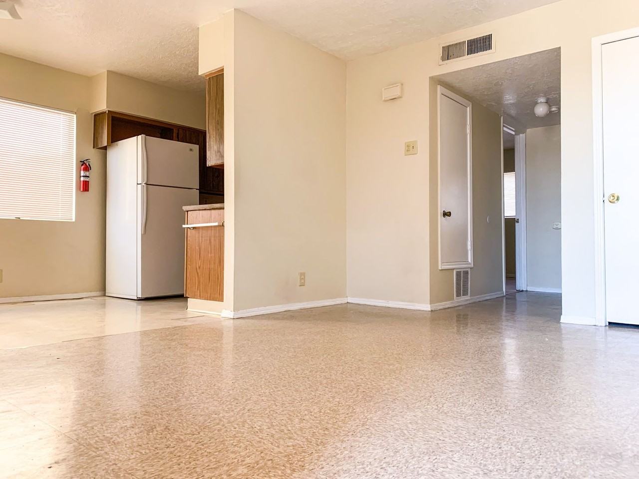 Spacious 2 Bedroom Apartment with On - Photo 4 of 35