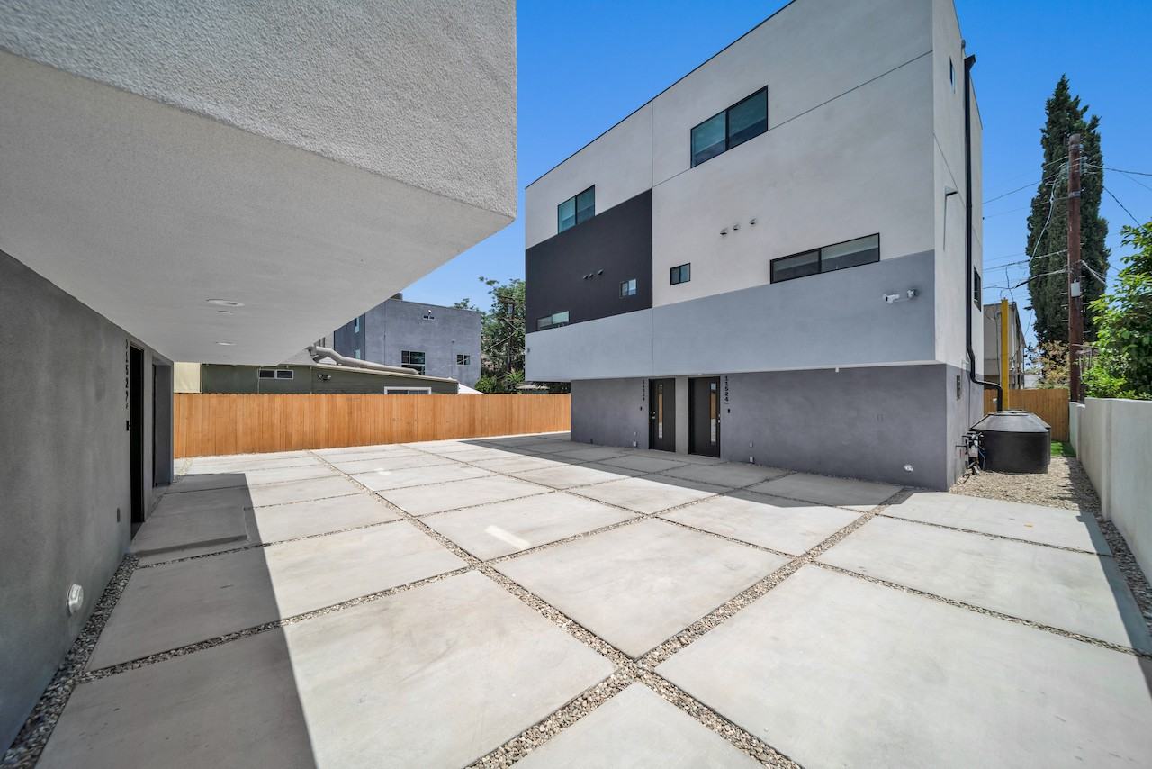 11522 Emelita Street - Photo 6 of 50