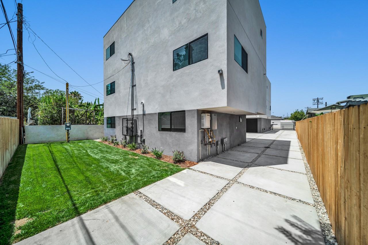 11522 Emelita Street - Photo 7 of 50