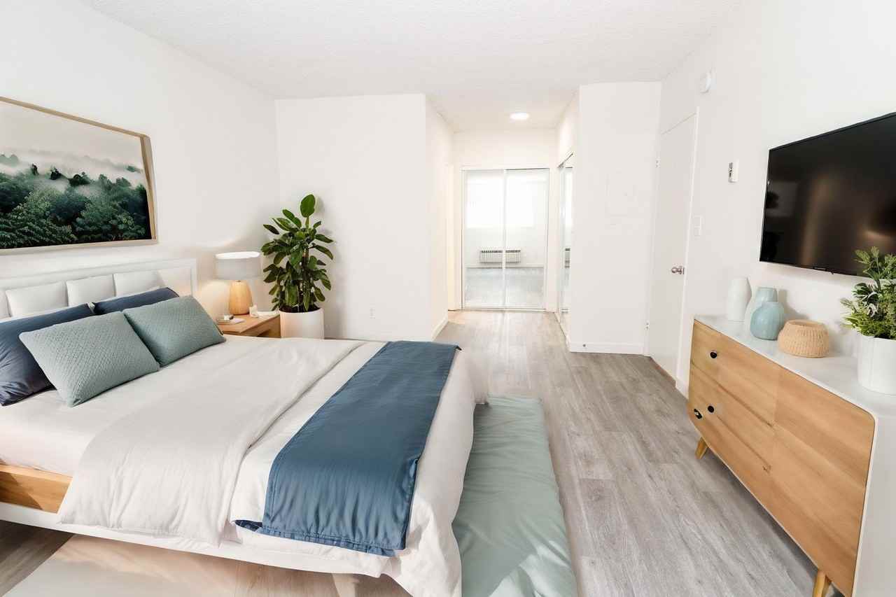 Fantastic gated 71 units building complex in Encino with pool, laundry facilities, assigned parking, on site manager... - Photo 4 of 21