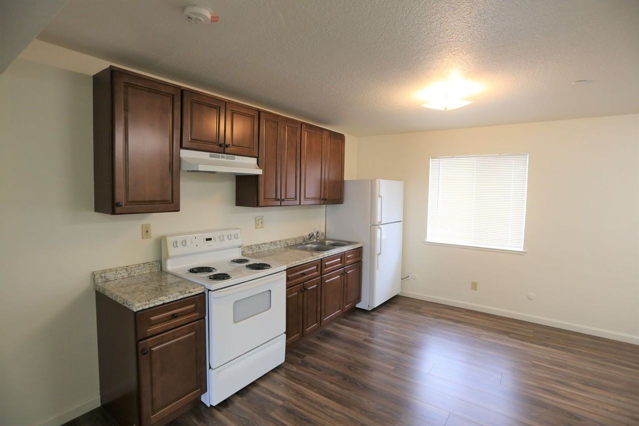 9811 N Stephens Street - Photo 3 of 17