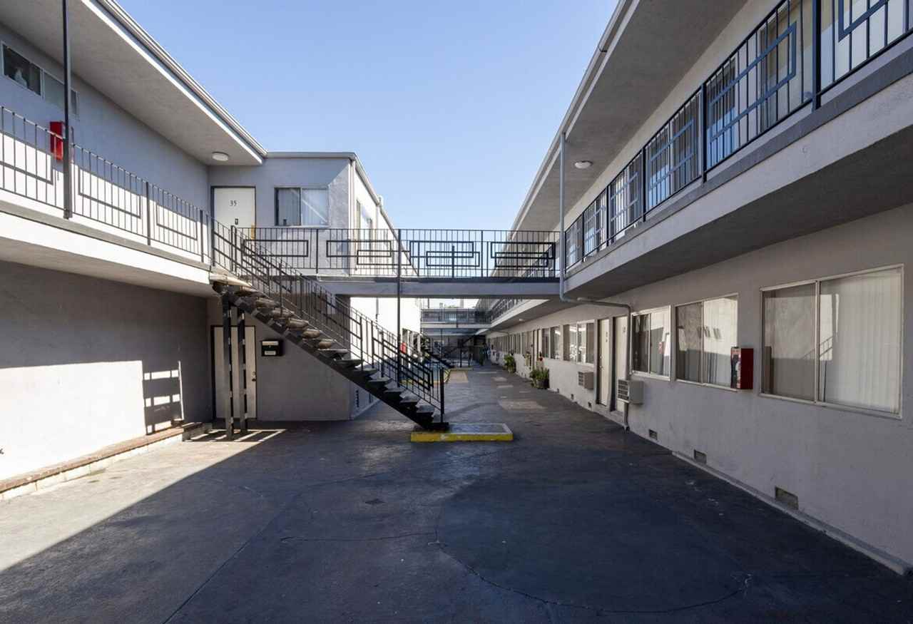 Big Roscoe Apartments - Photo 2 of 19