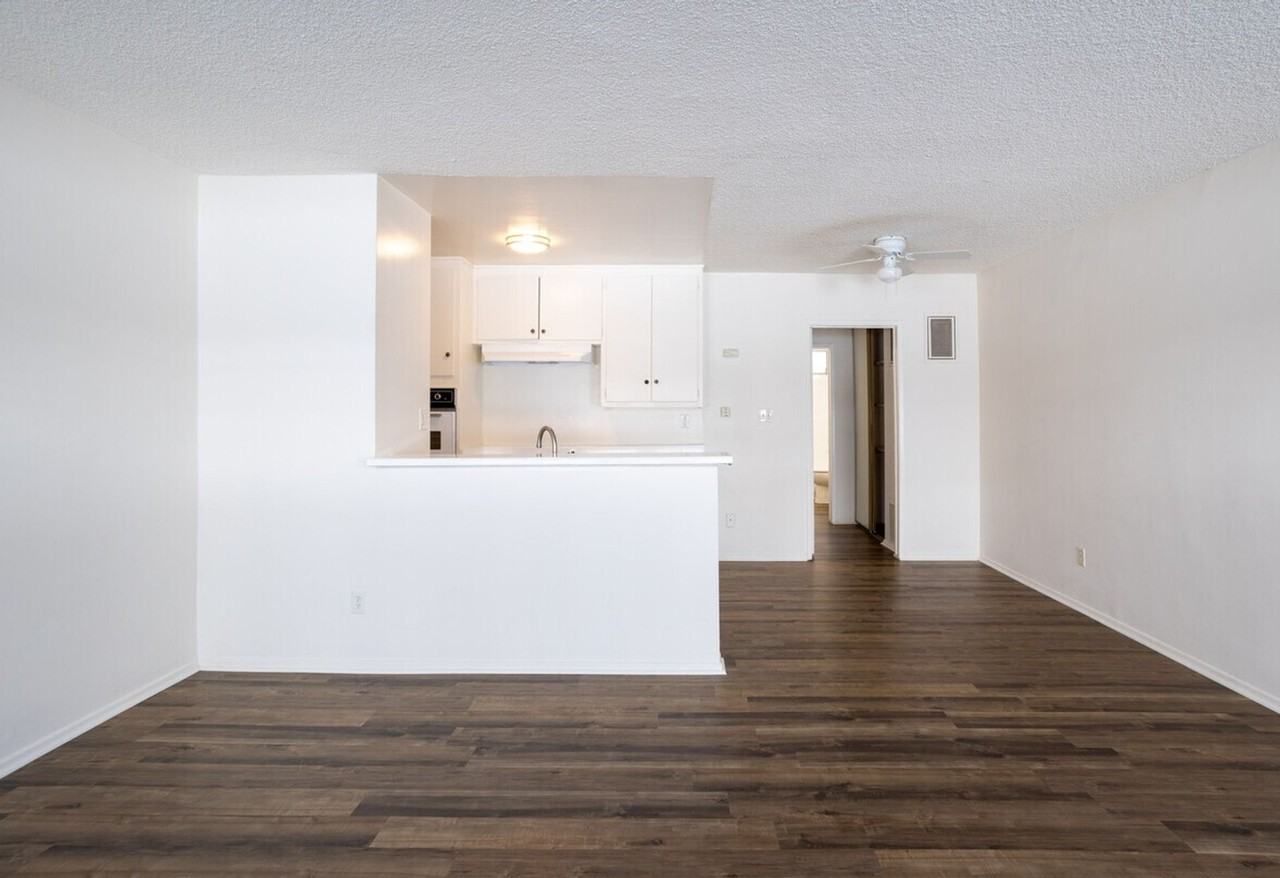 Big Roscoe Apartments - Photo 4 of 19