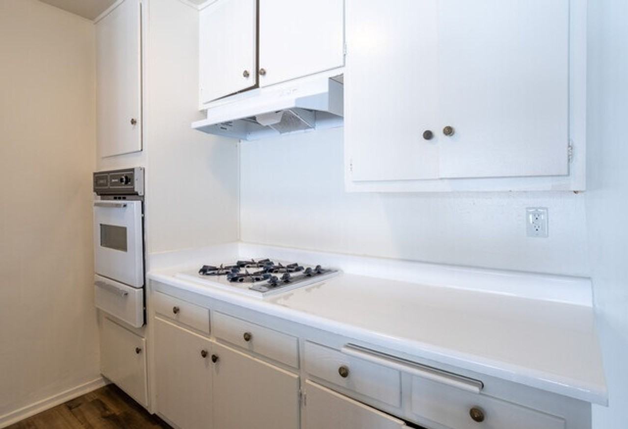 Big Roscoe Apartments - Photo 5 of 19