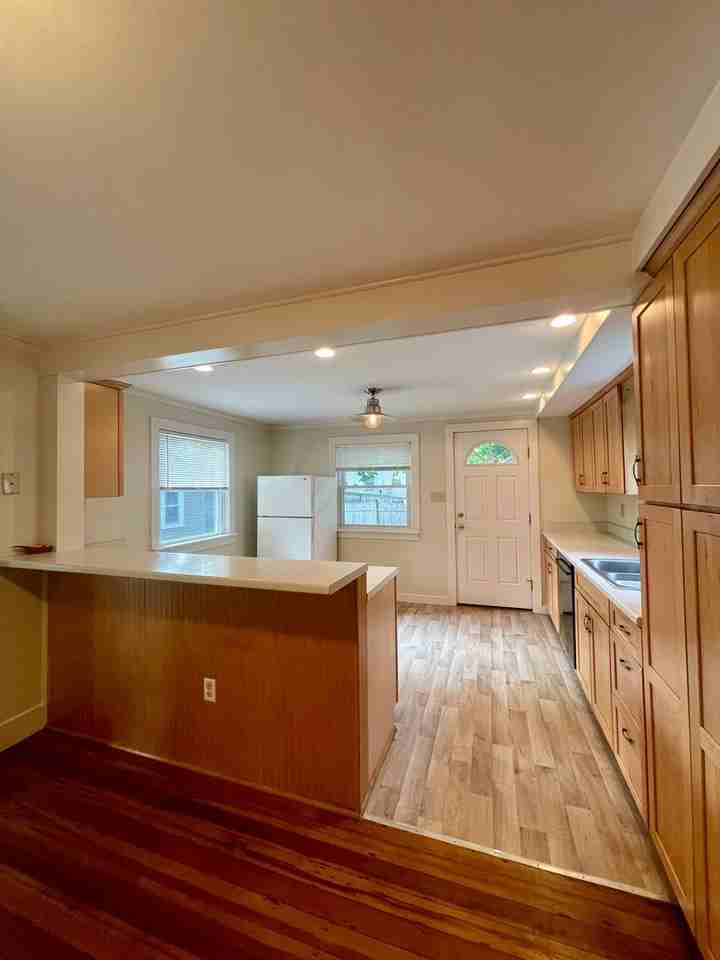 20 Madison St - Photo 3 of 13