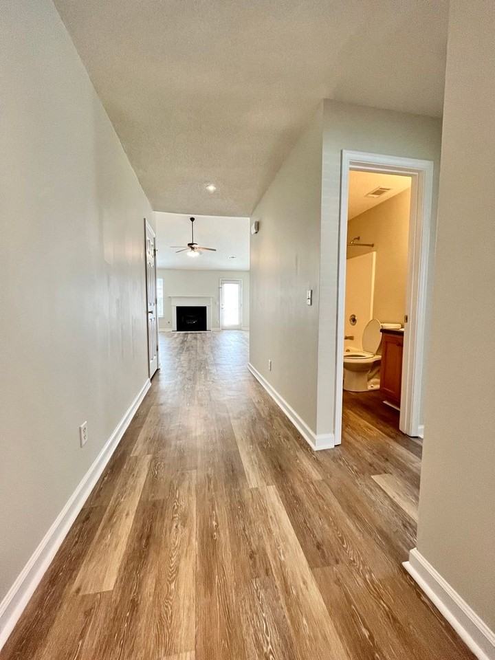 110 Faybrook Dr - Photo 4 of 27