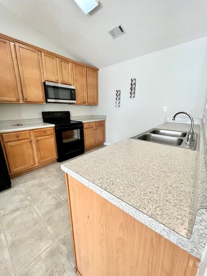 110 Faybrook Dr - Photo 7 of 27