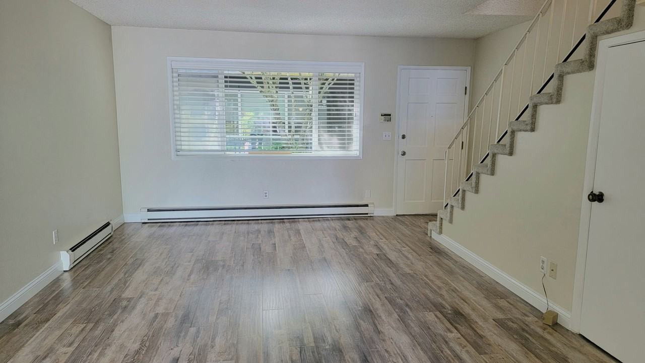 1838 Ne Wasco St #11 - Photo 3 of 22