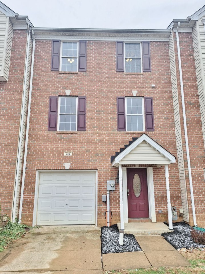 246 N Front St - Photo 2 of 50