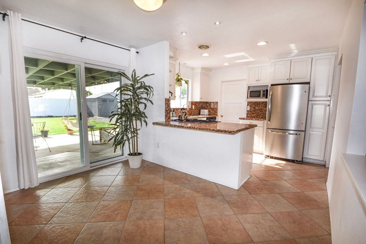 311 Elder Ave - Photo 4 of 16