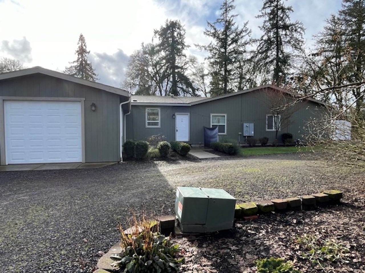 BAI145 - Photo 2 of 15