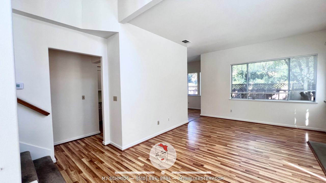 303 Sutton Cir - Photo 4 of 34
