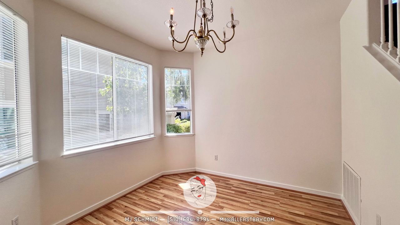 303 Sutton Cir - Photo 5 of 34
