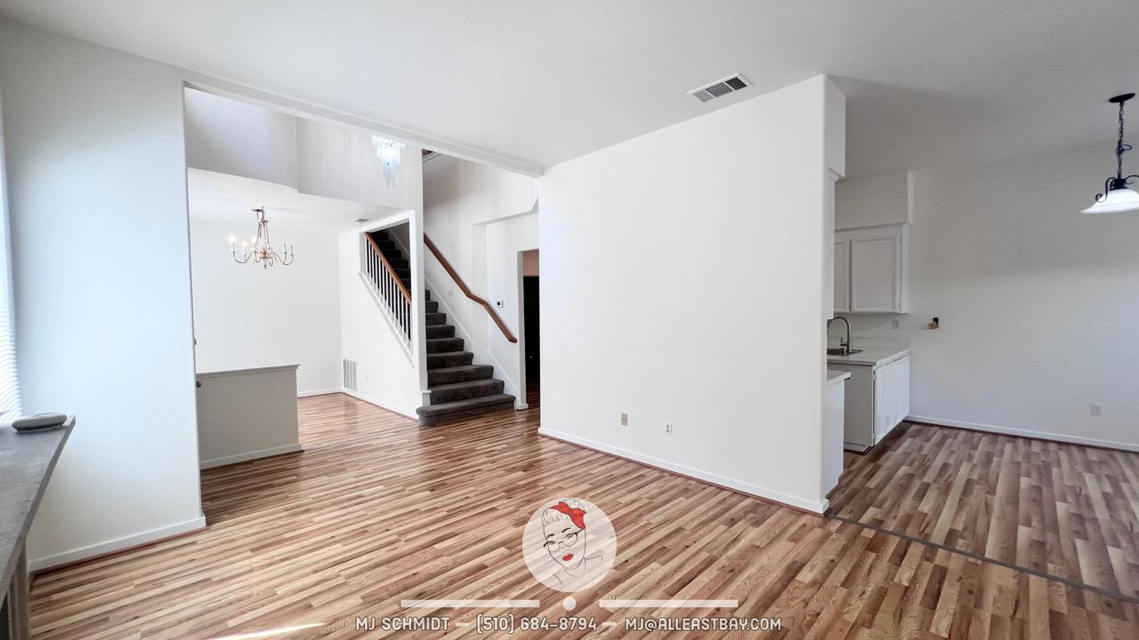 303 Sutton Cir - Photo 6 of 34