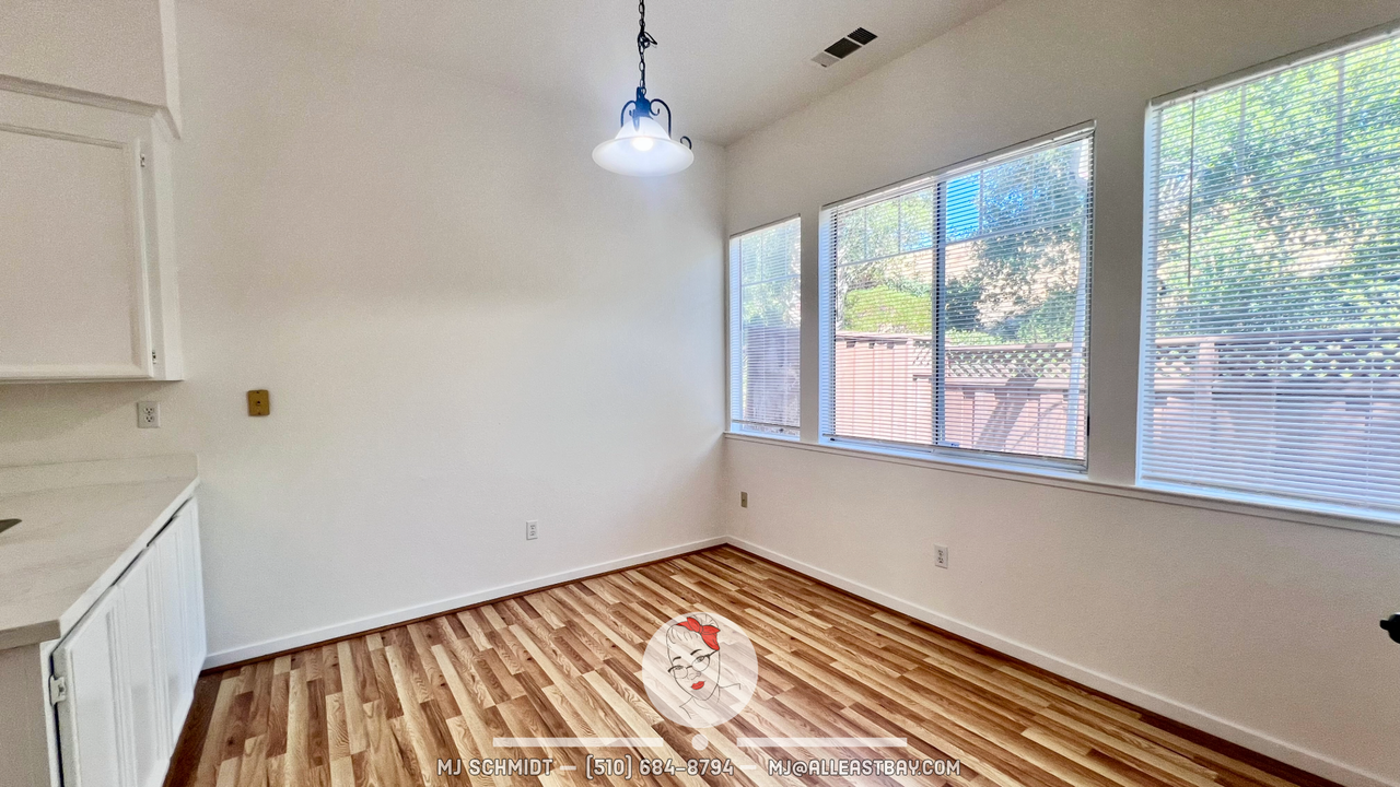 303 Sutton Cir - Photo 7 of 34