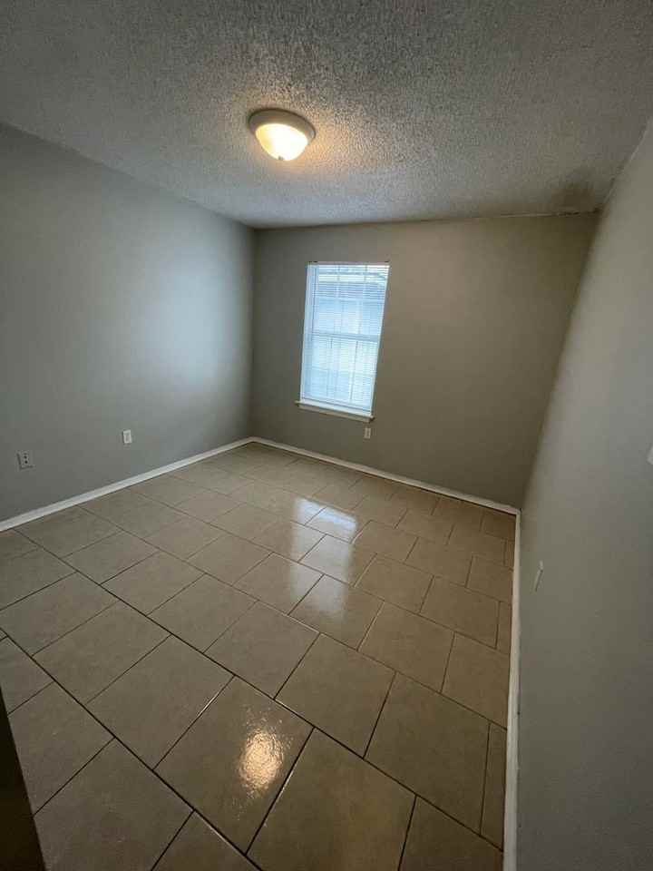 644 N Donmoor Ave #4 - Photo 3 of 7