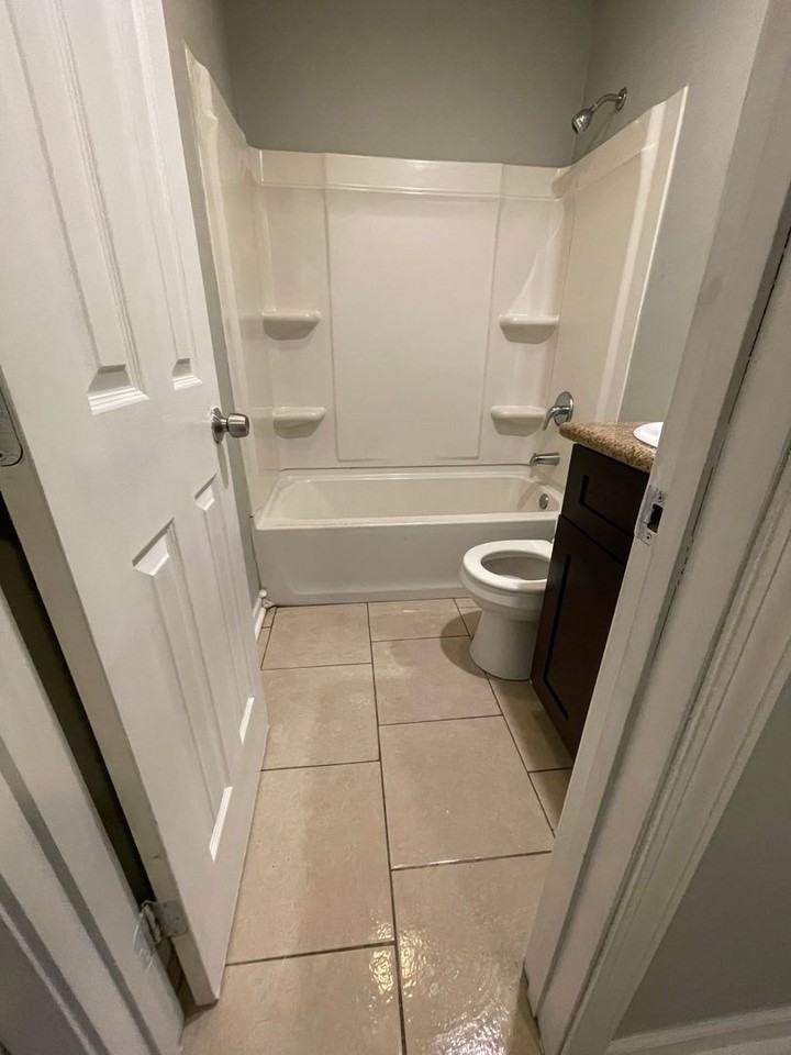 644 N Donmoor Ave #4 - Photo 4 of 7