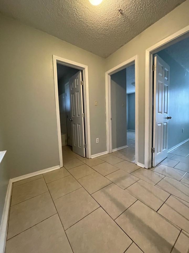 644 N Donmoor Ave #4 - Photo 5 of 7