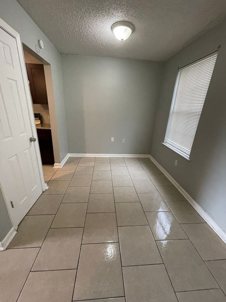 644 N Donmoor Ave #4 - Photo 6 of 7