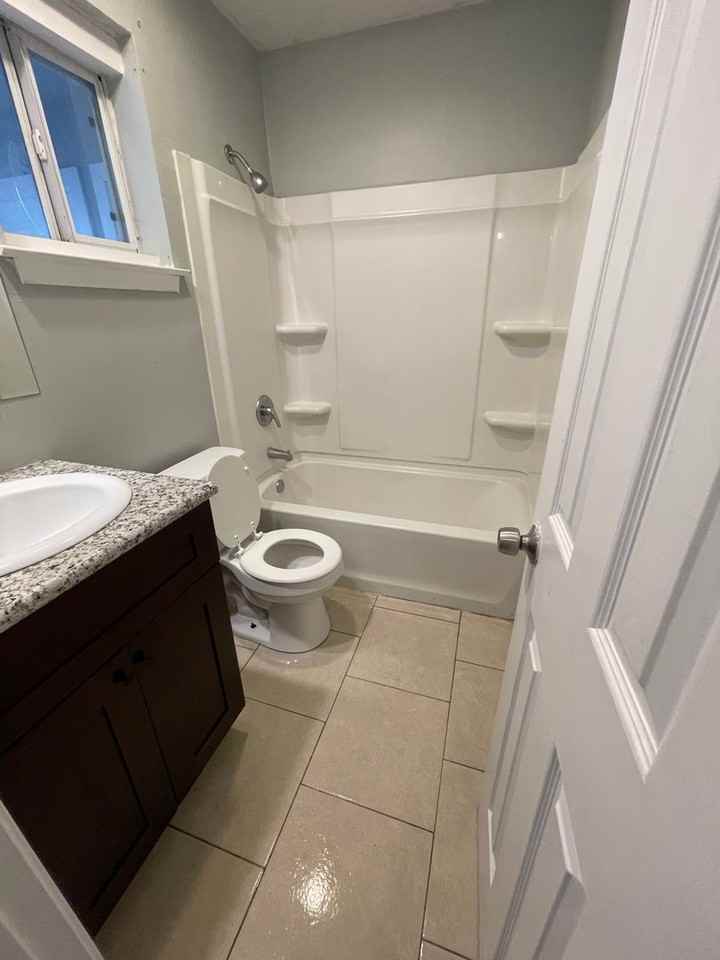 644 N Donmoor Ave #4 - Photo 7 of 7