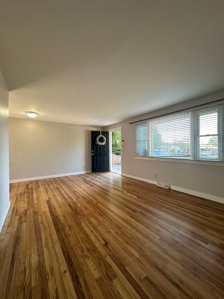 5557 E Asbury Ave - Photo 4 of 34