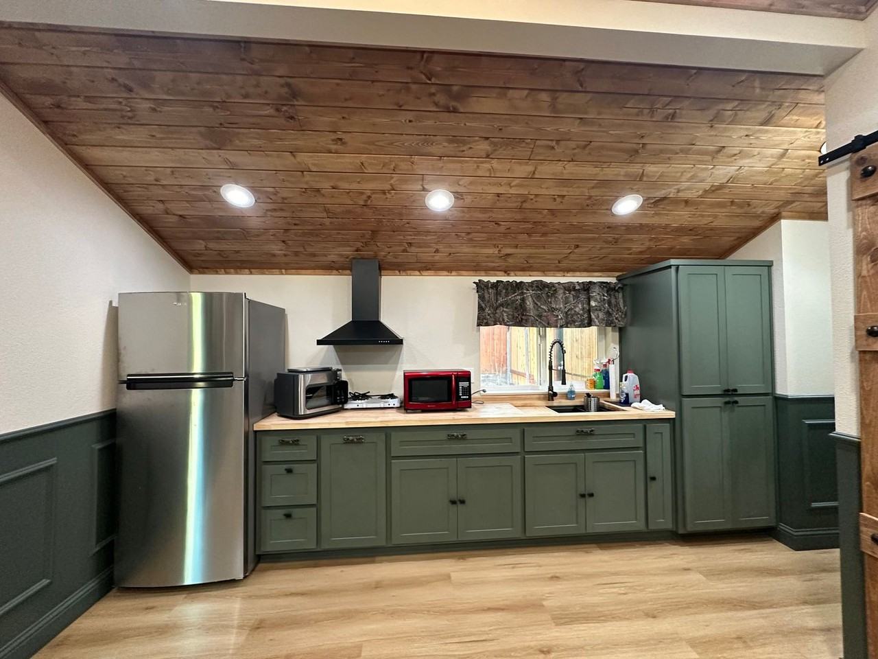 1221 Beecher Ave - Photo 6 of 11