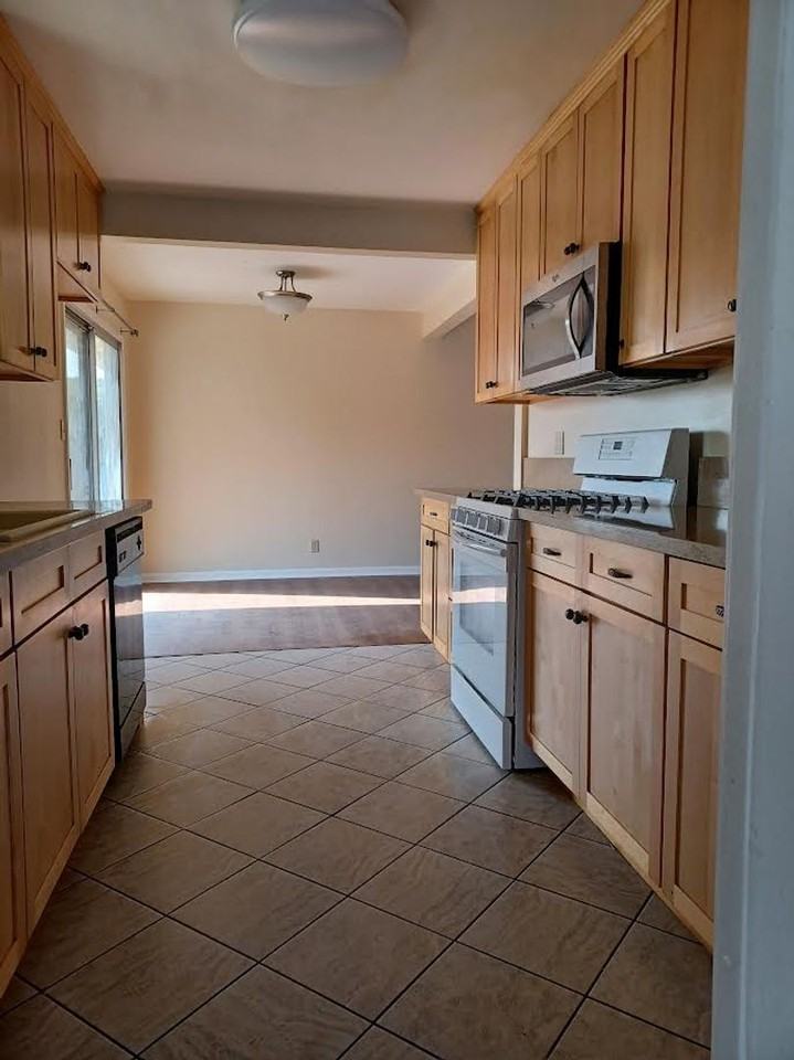 144 Joan Dr - Photo 2 of 10