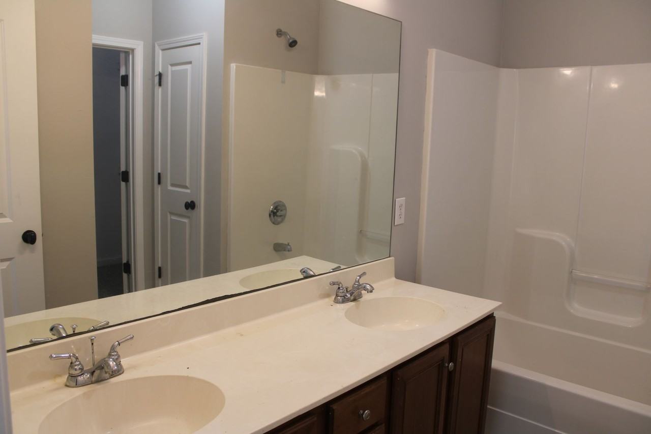 101 The Heights Dr - Photo 3 of 6