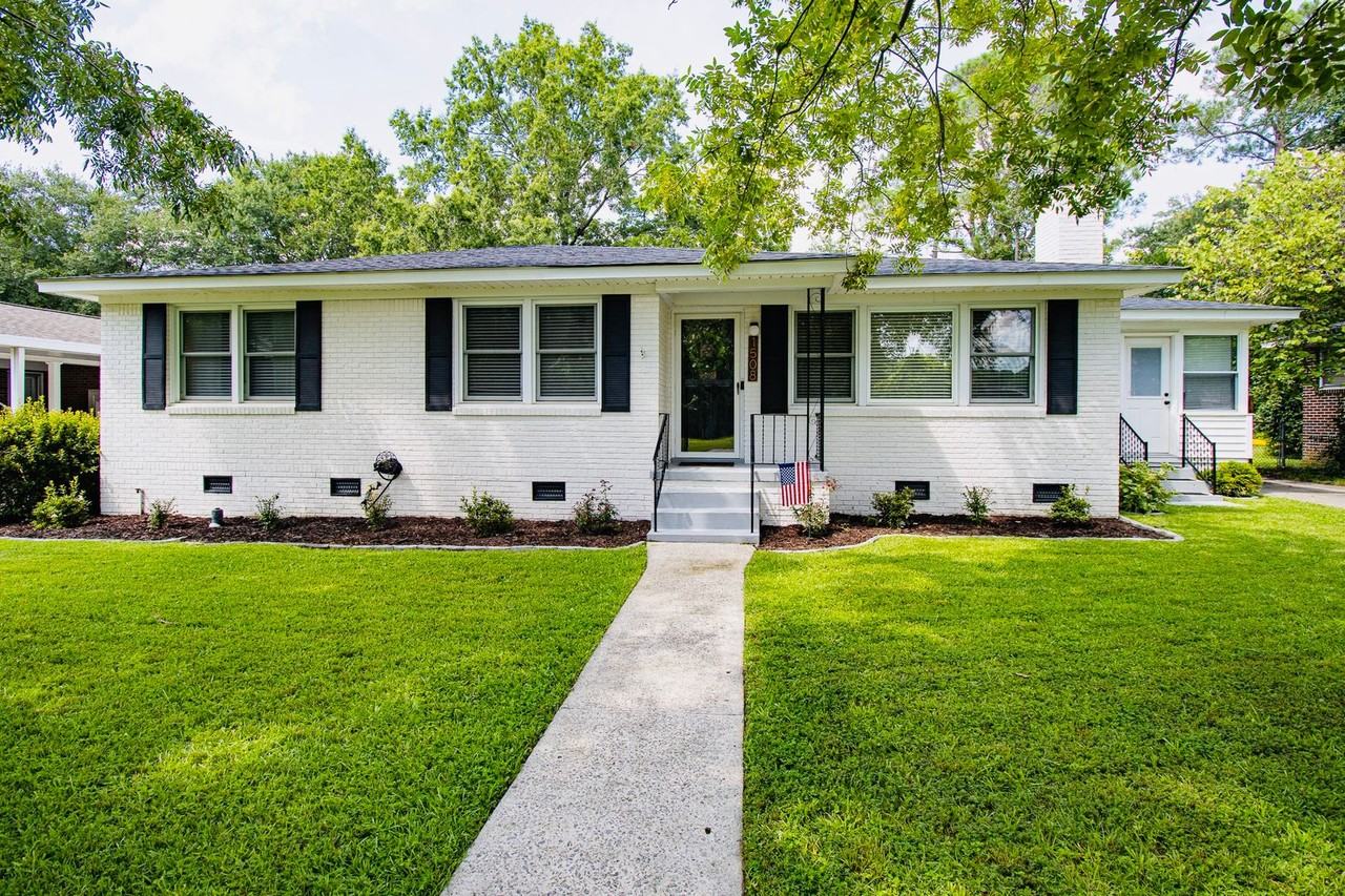1508 Hollyberry Ln - Photo 6 of 50