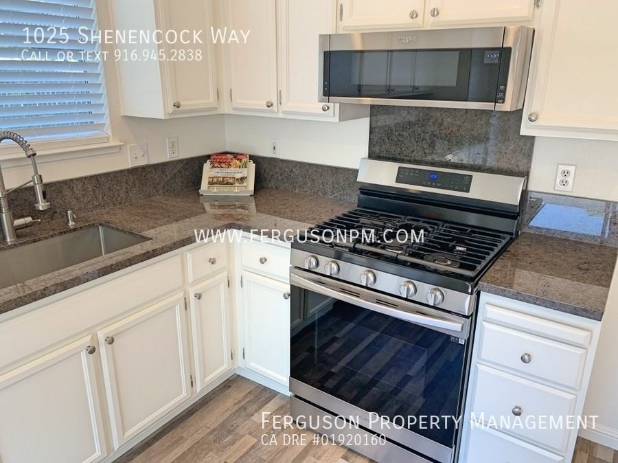 1025 Shenencock Way - Photo 3 of 17