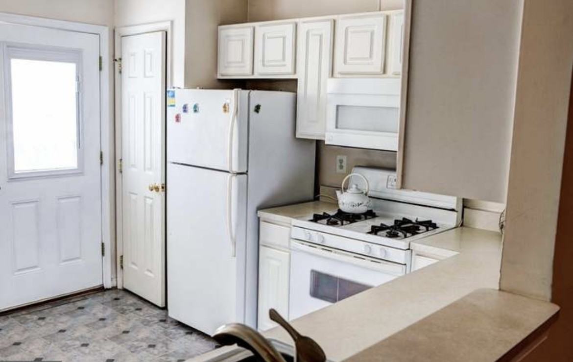 920 Argyle Ave #920 - Photo 3 of 20