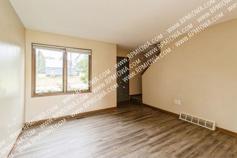 509 1st St E - Photo 3 of 22