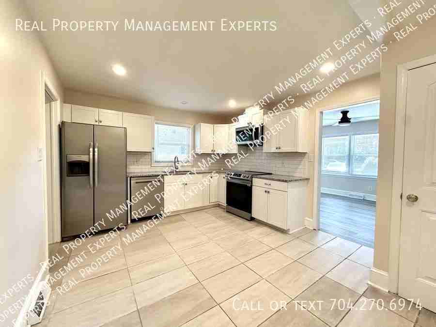 2026 Eastway Dr - Photo 3 of 17