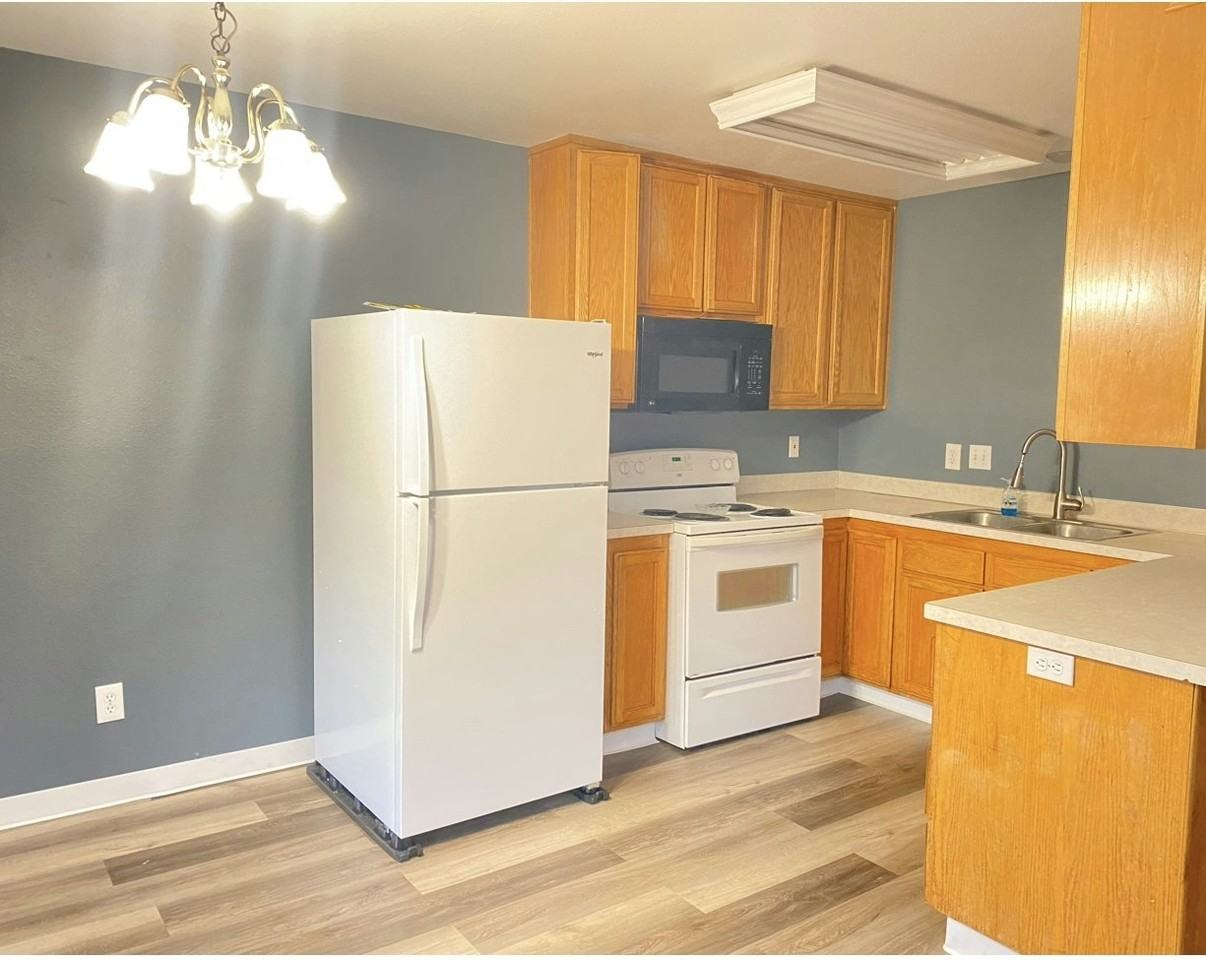 965 Todd Ct - Photo 2 of 9