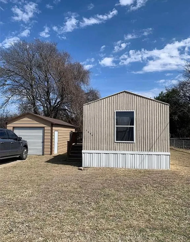 1680 Gale Dr - Photo 2 of 12