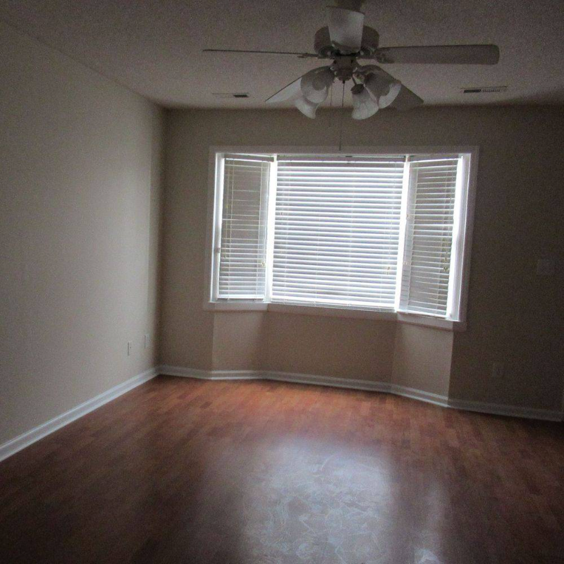 3959 Sterling Pointe Dr #QQQ8 - Photo 3 of 14