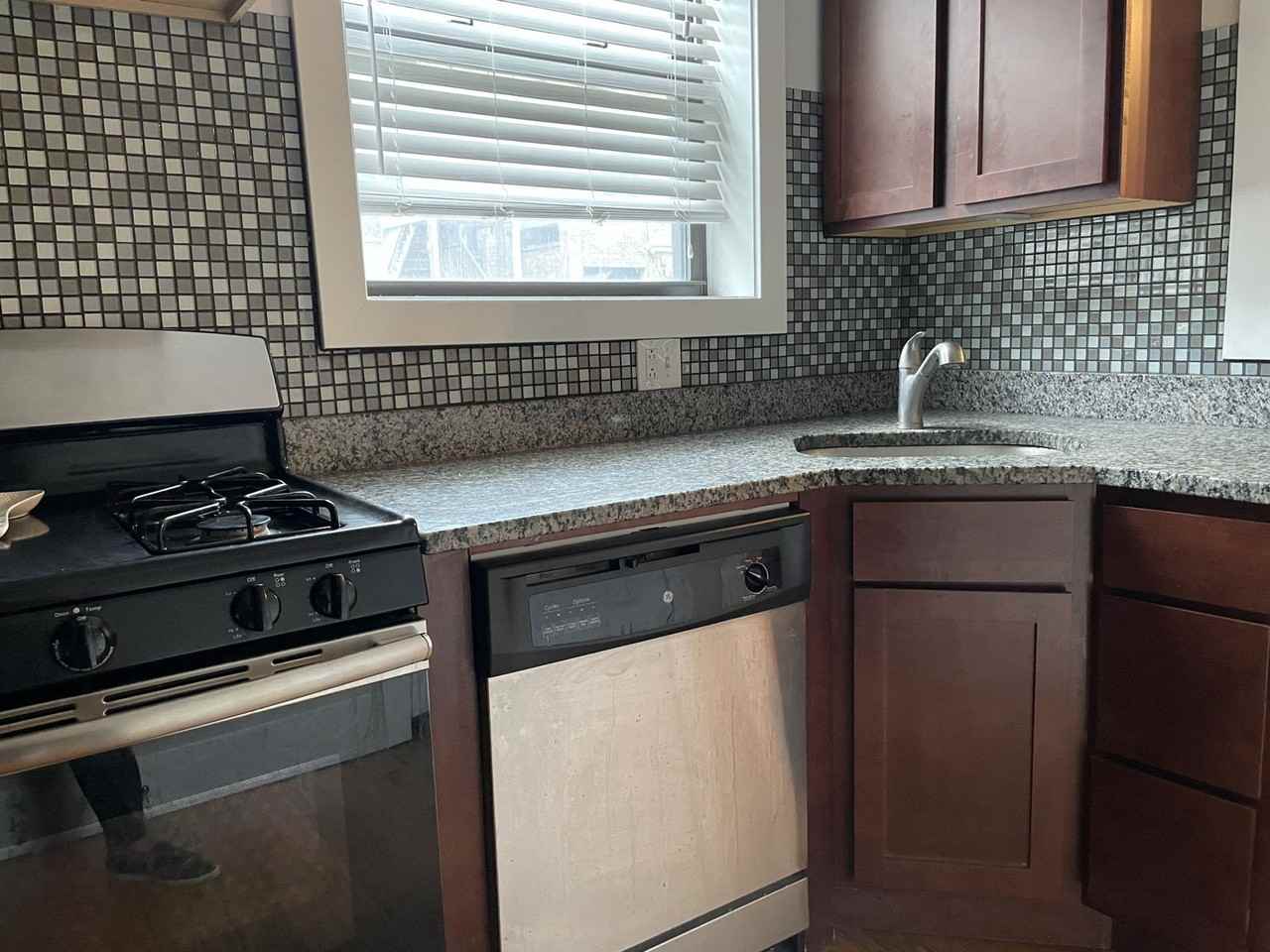 1130 Oak Ave #E1 - Photo 2 of 7