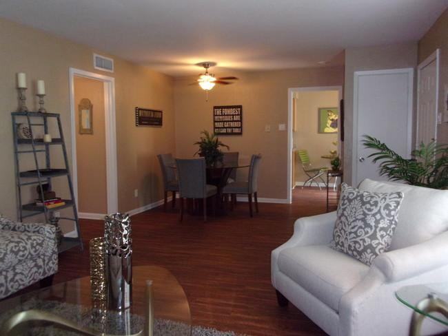 1617 Enid St - Photo 3 of 6