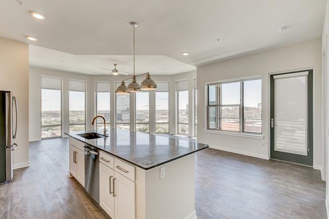 707 Marston St - Photo 6 of 7