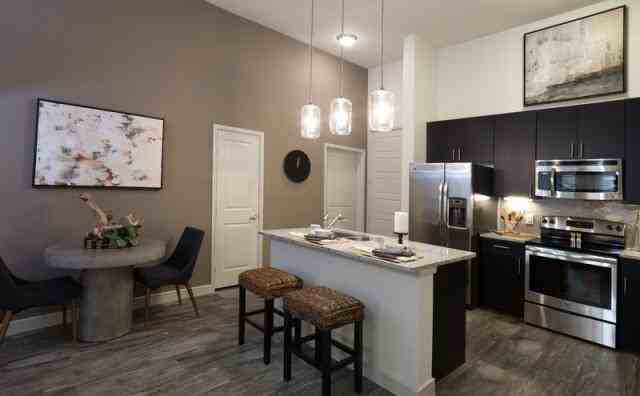 12631 Vance Jackson Road - Photo 5 of 7