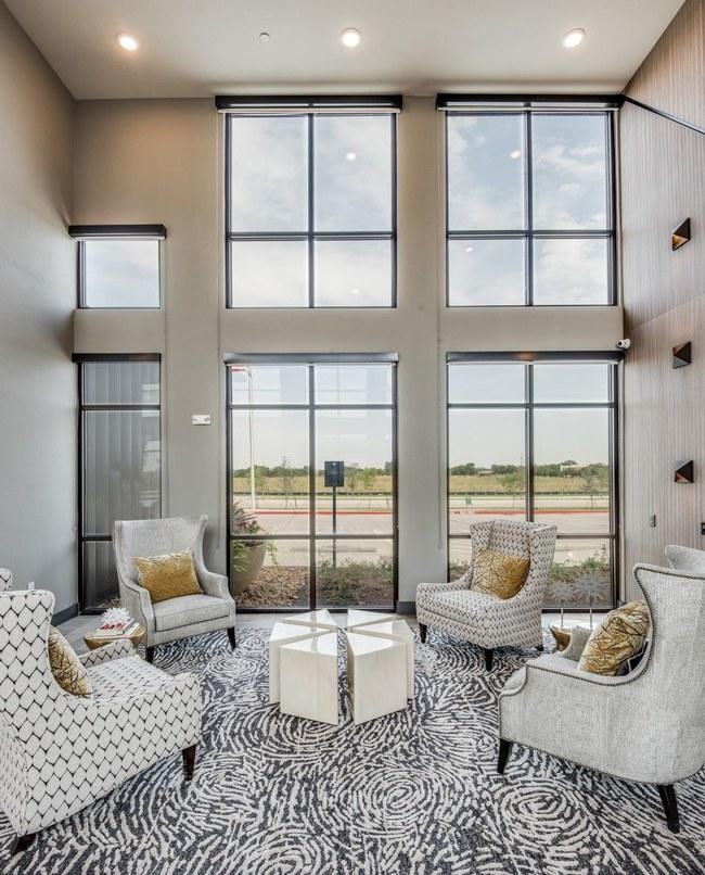 211 North Ervay Street - Photo 2 of 7