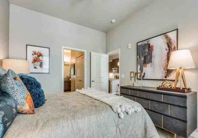 211 North Ervay Street - Photo 5 of 7