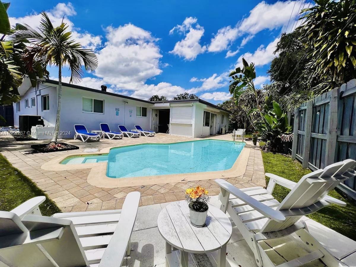 1650 Sw 27th Ave - Photo 2 of 8